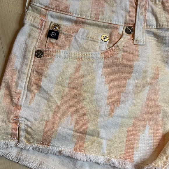 Ladies shorts - Picture 2 of 10